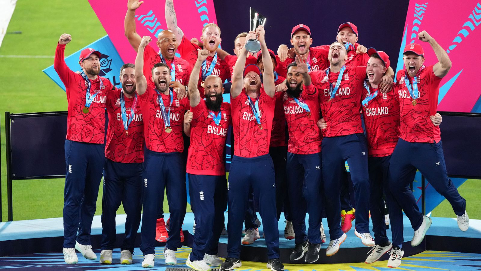 England beat Pakistan to win the the T20 World Cup trophy in Melbourne in 2022